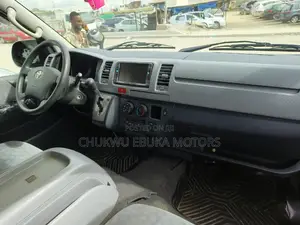 Toyota HiAce 2013 Silver