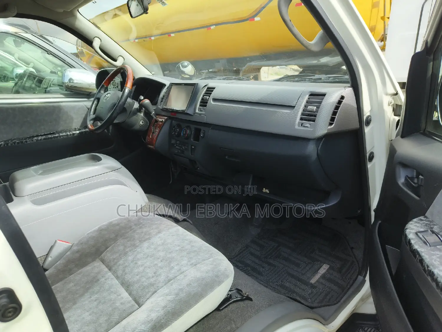 Toyota HiAce 2013 White