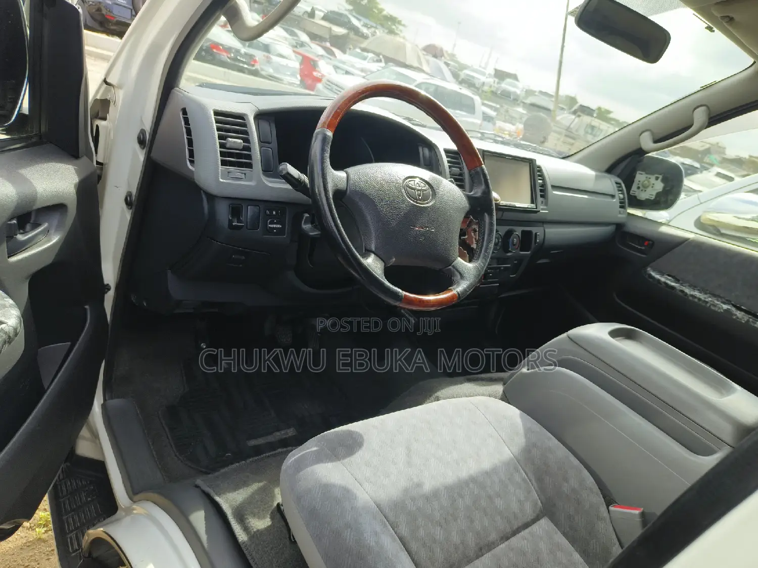 Toyota HiAce 2013 White