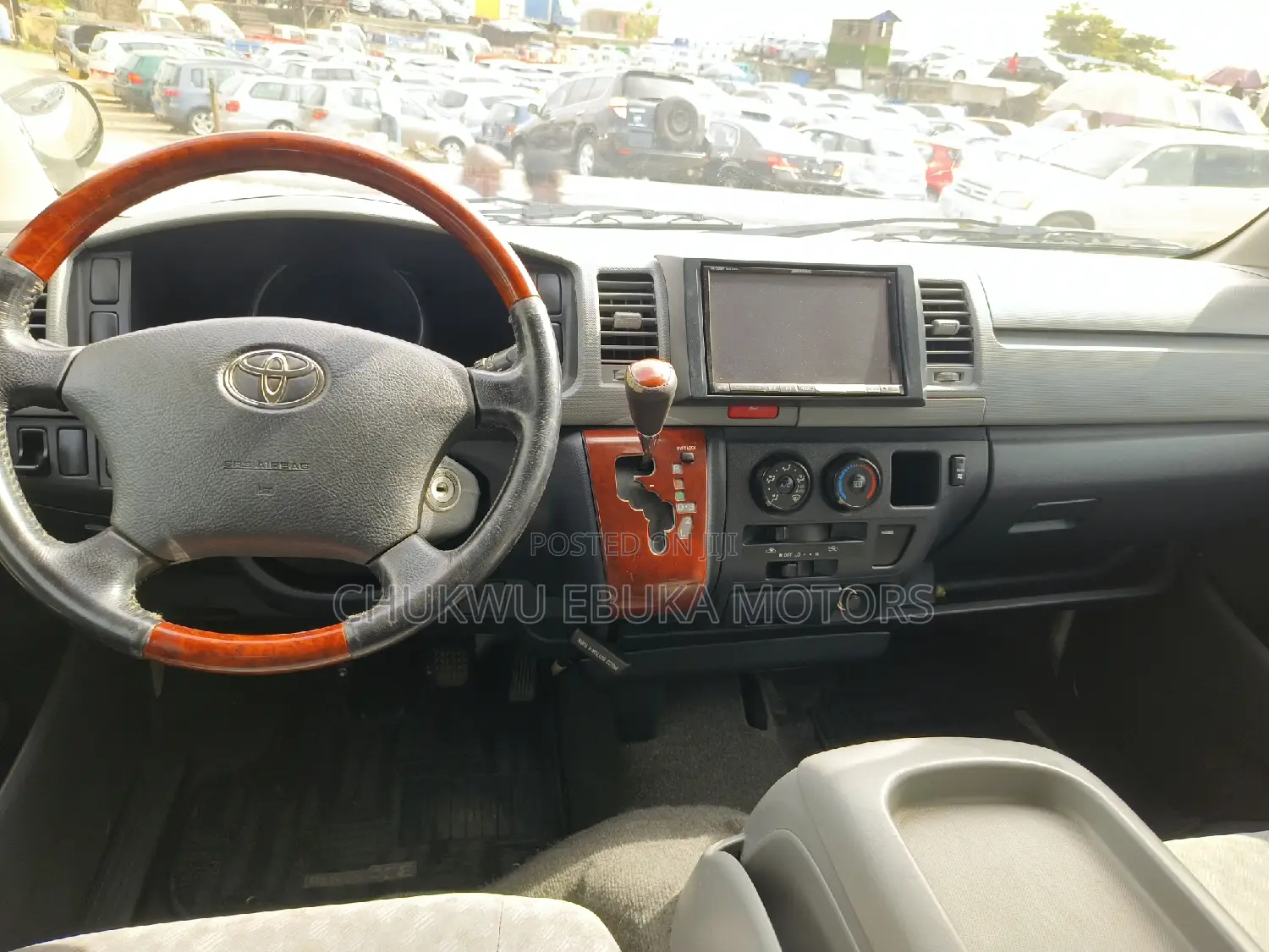 Toyota HiAce 2013 White