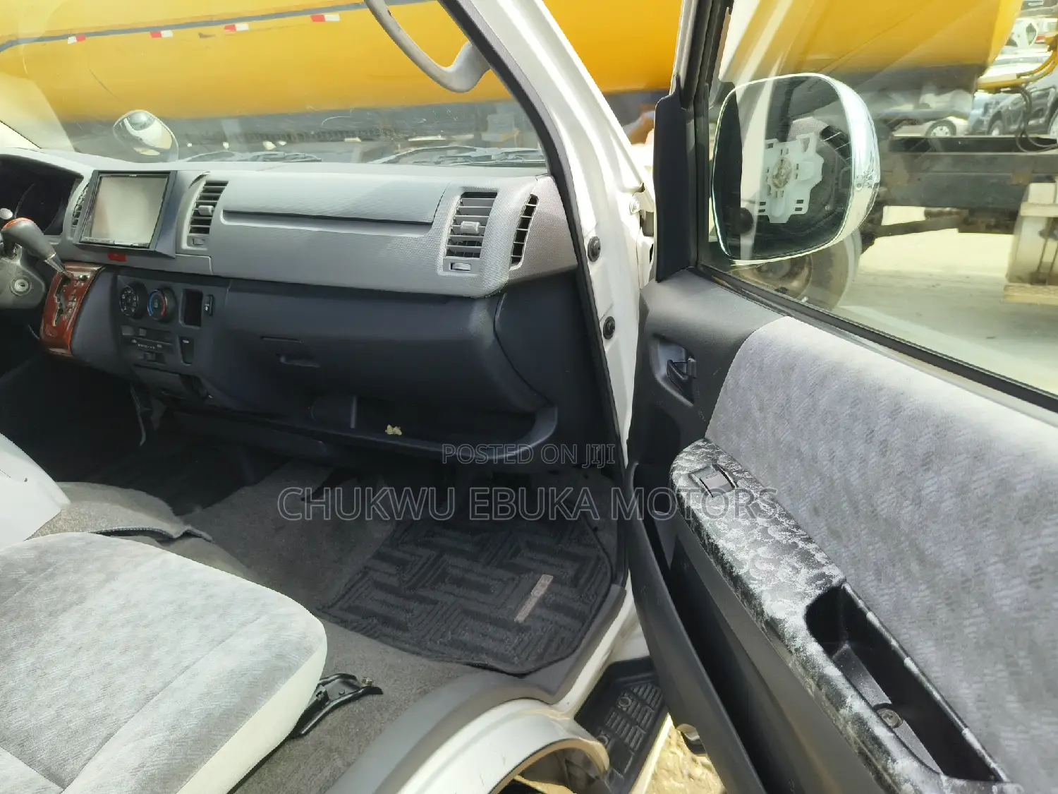 Toyota HiAce 2013 White