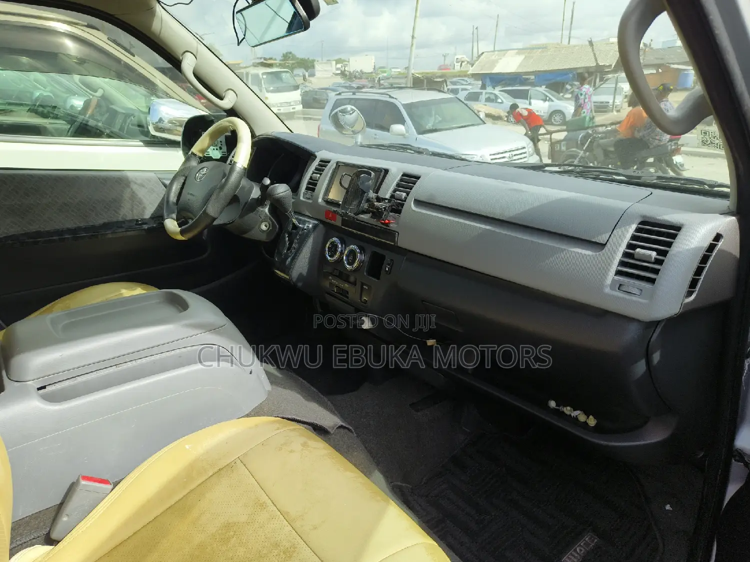 Toyota HiAce 2013 Silver