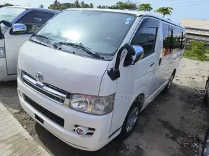 Toyota HiAce 2013 White