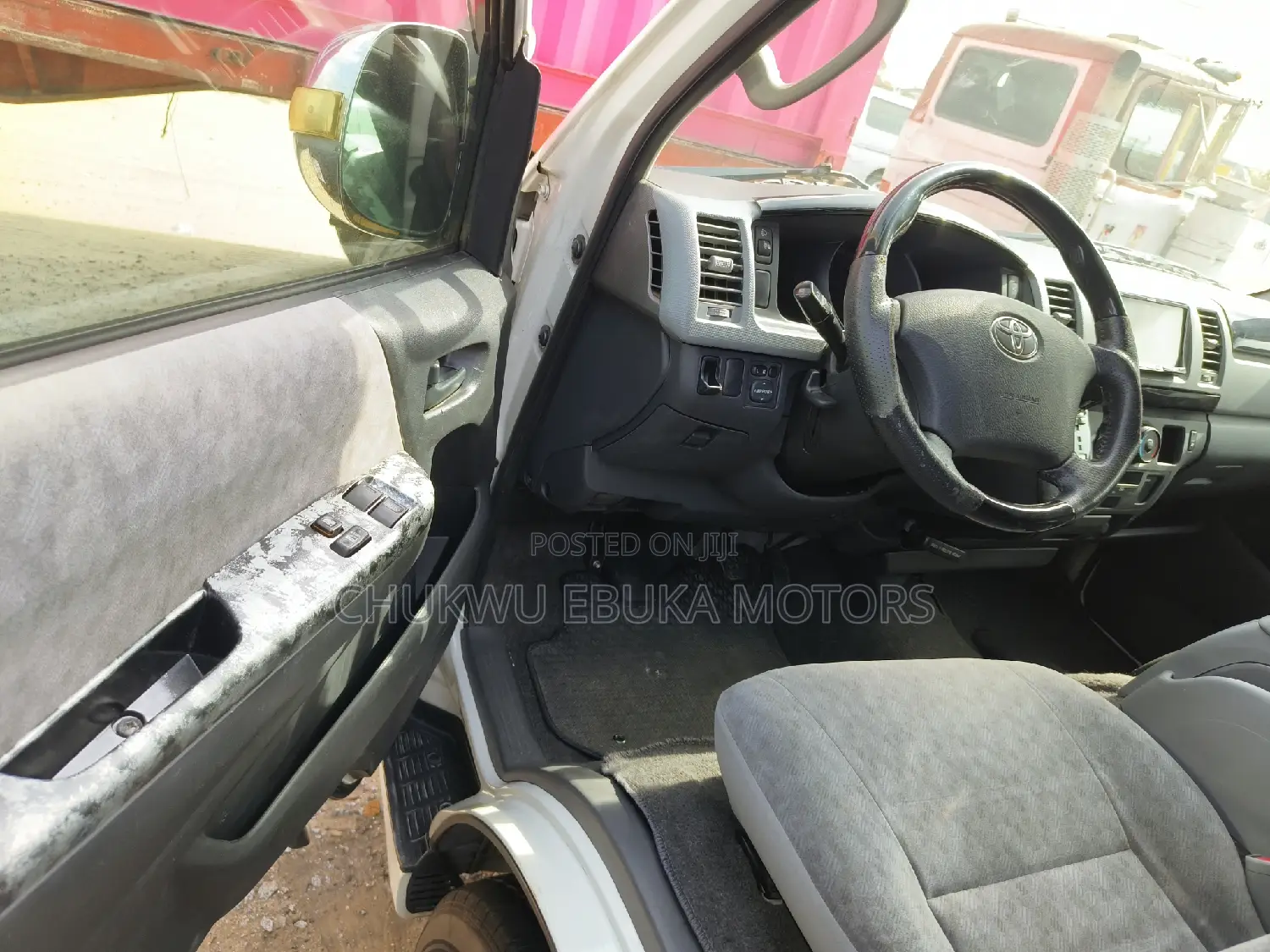 Toyota HiAce 2013 White