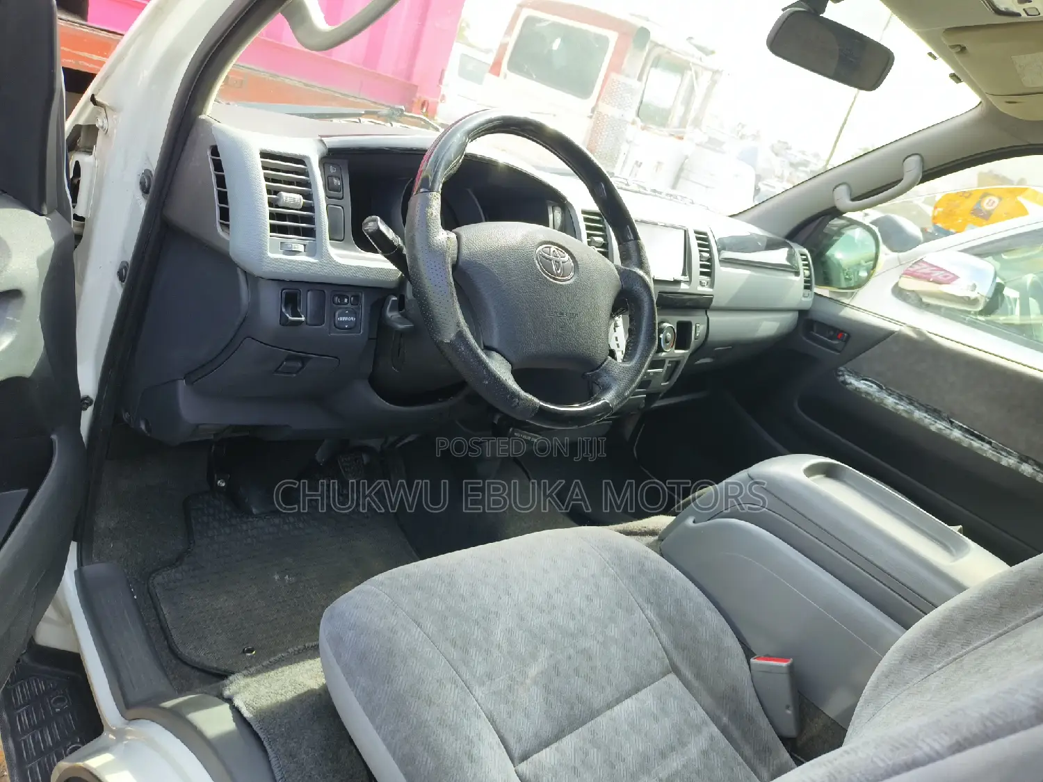 Toyota HiAce 2013 White