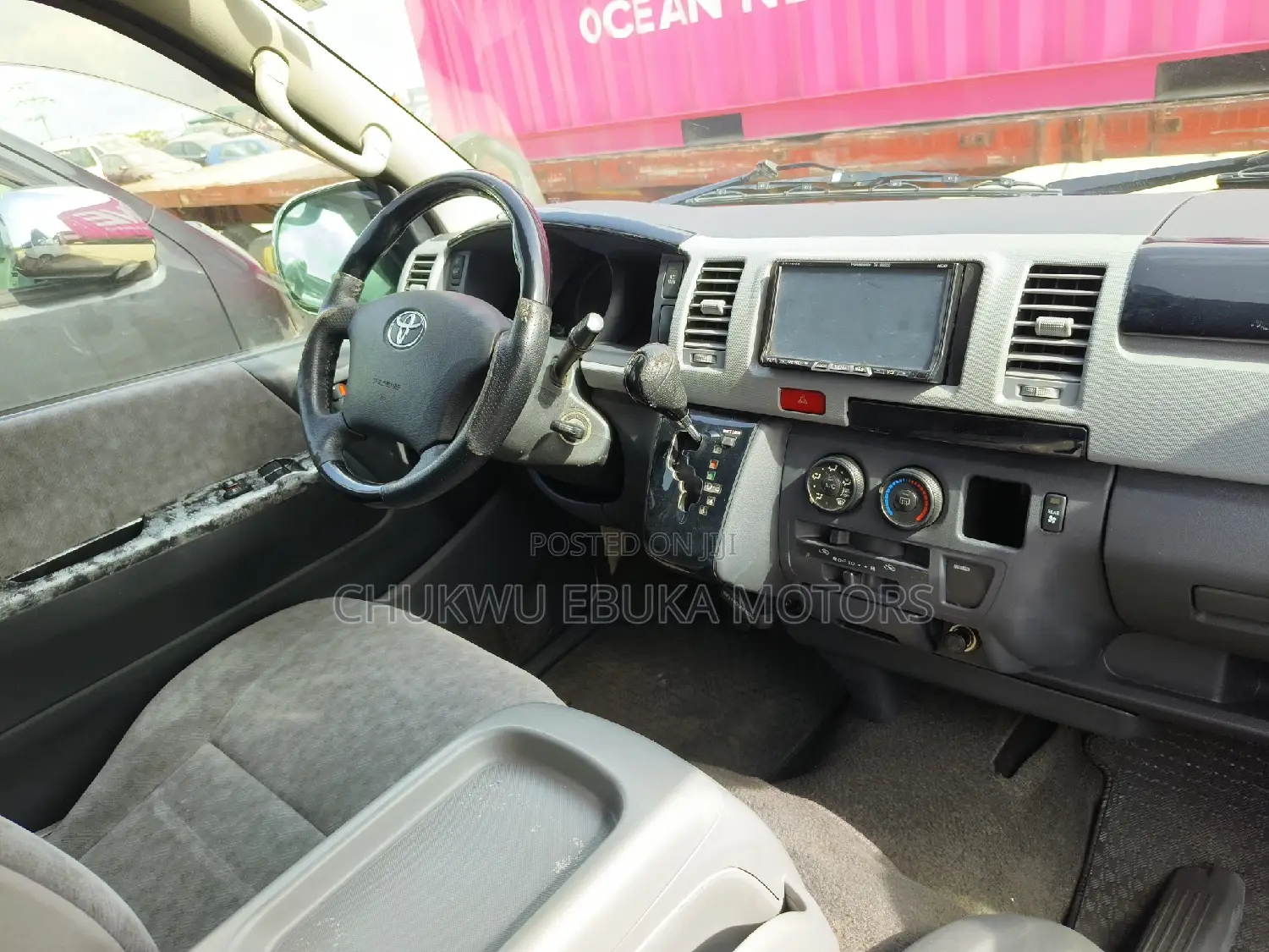 Toyota HiAce 2013 White