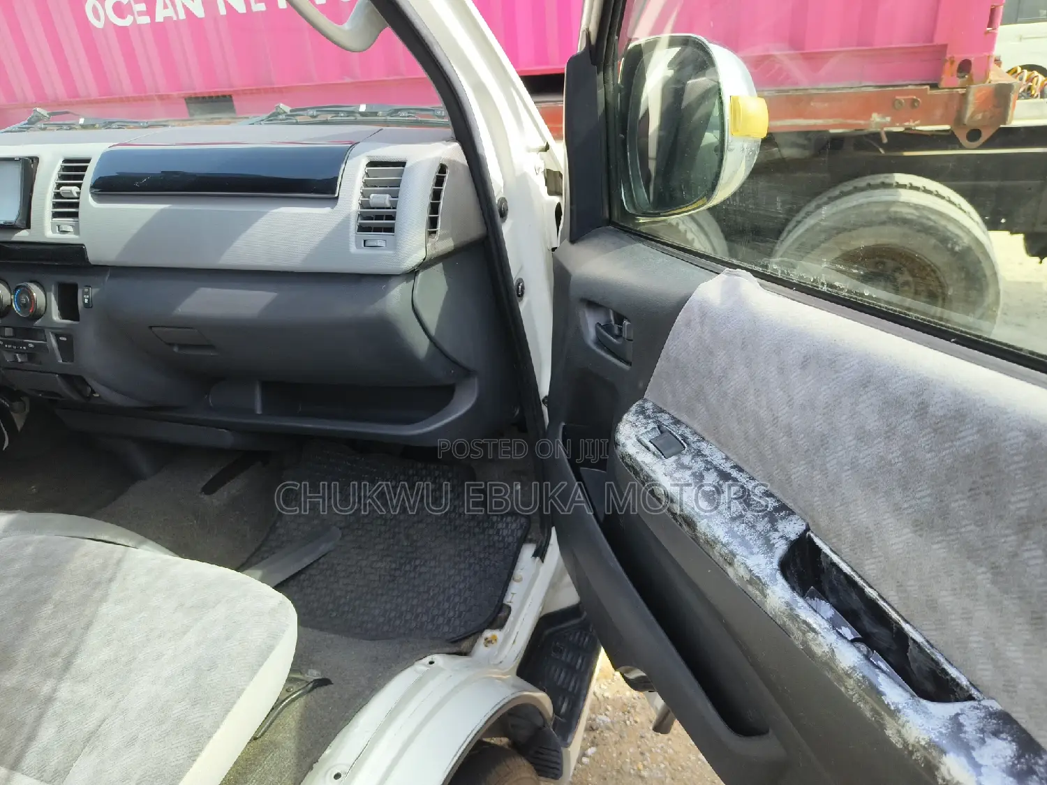 Toyota HiAce 2013 White