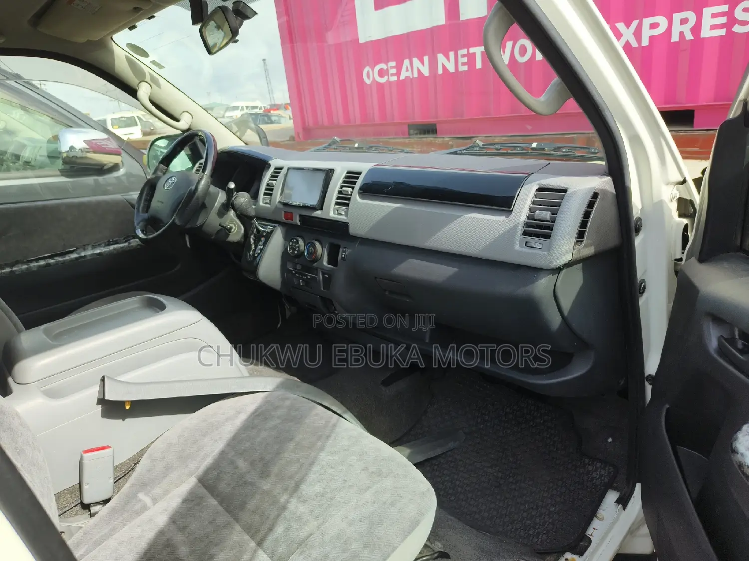 Toyota HiAce 2013 White