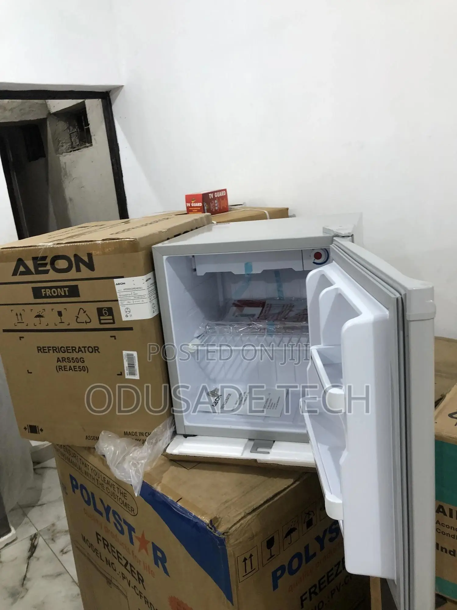 Easy to Use Bedside Aeon Refrigerator