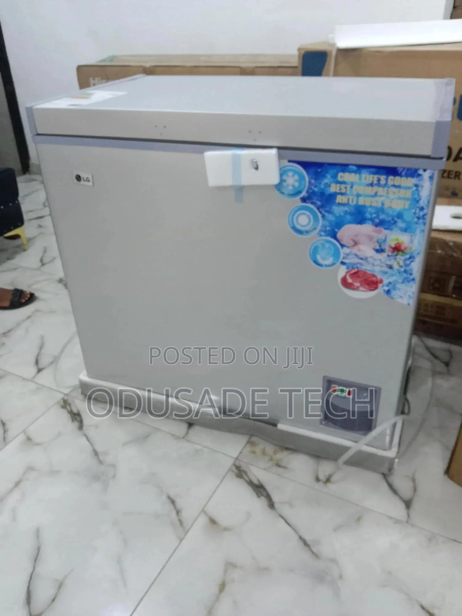 CLG 320 200l Energy Regulating Chest Freezer