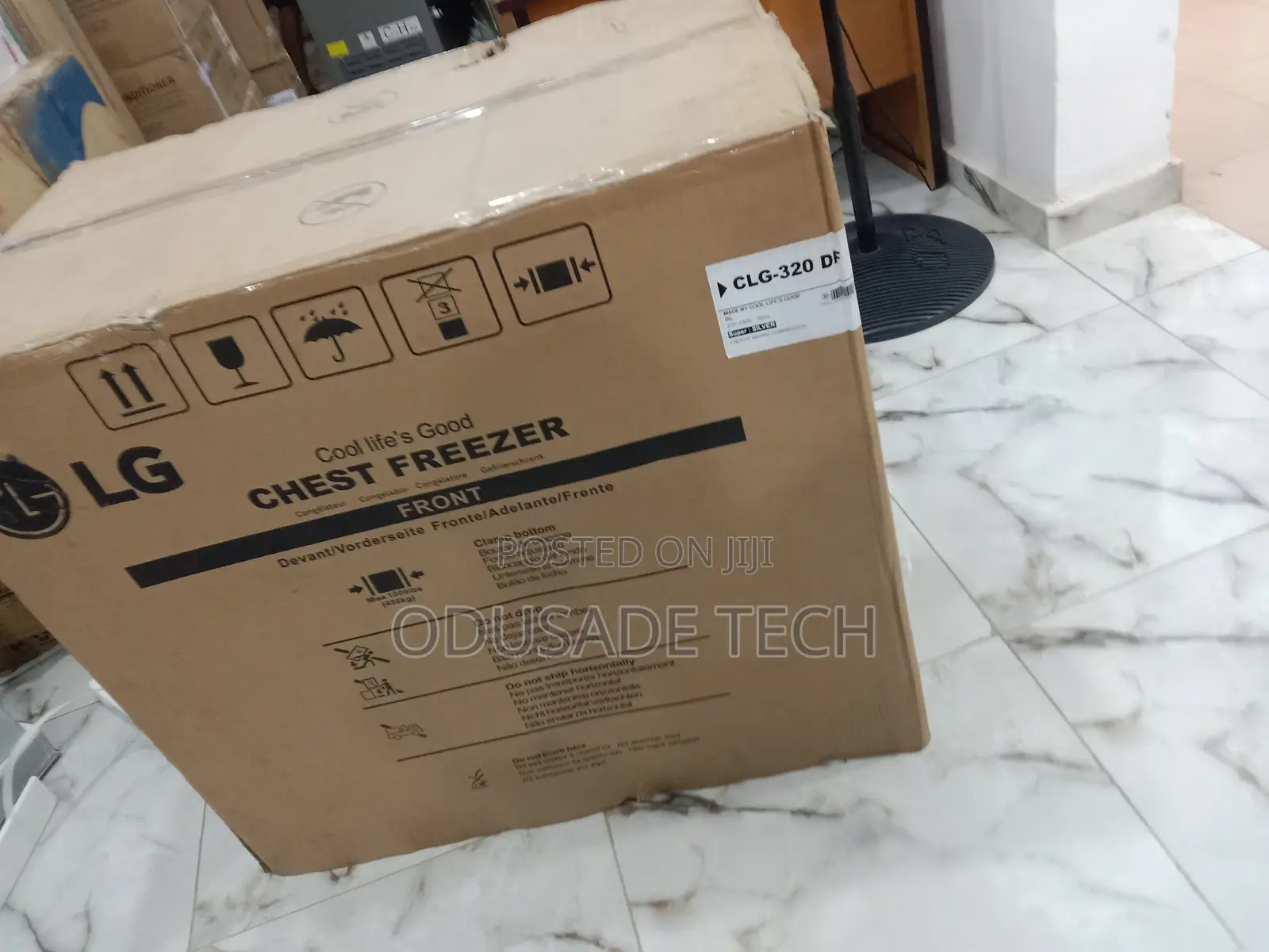 CLG 320 200l Energy Regulating Chest Freezer