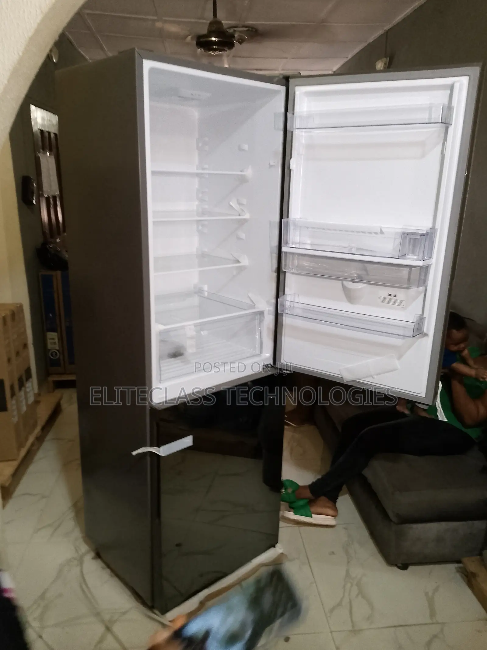 Ref308dr Hisense Refrigerator 300L.