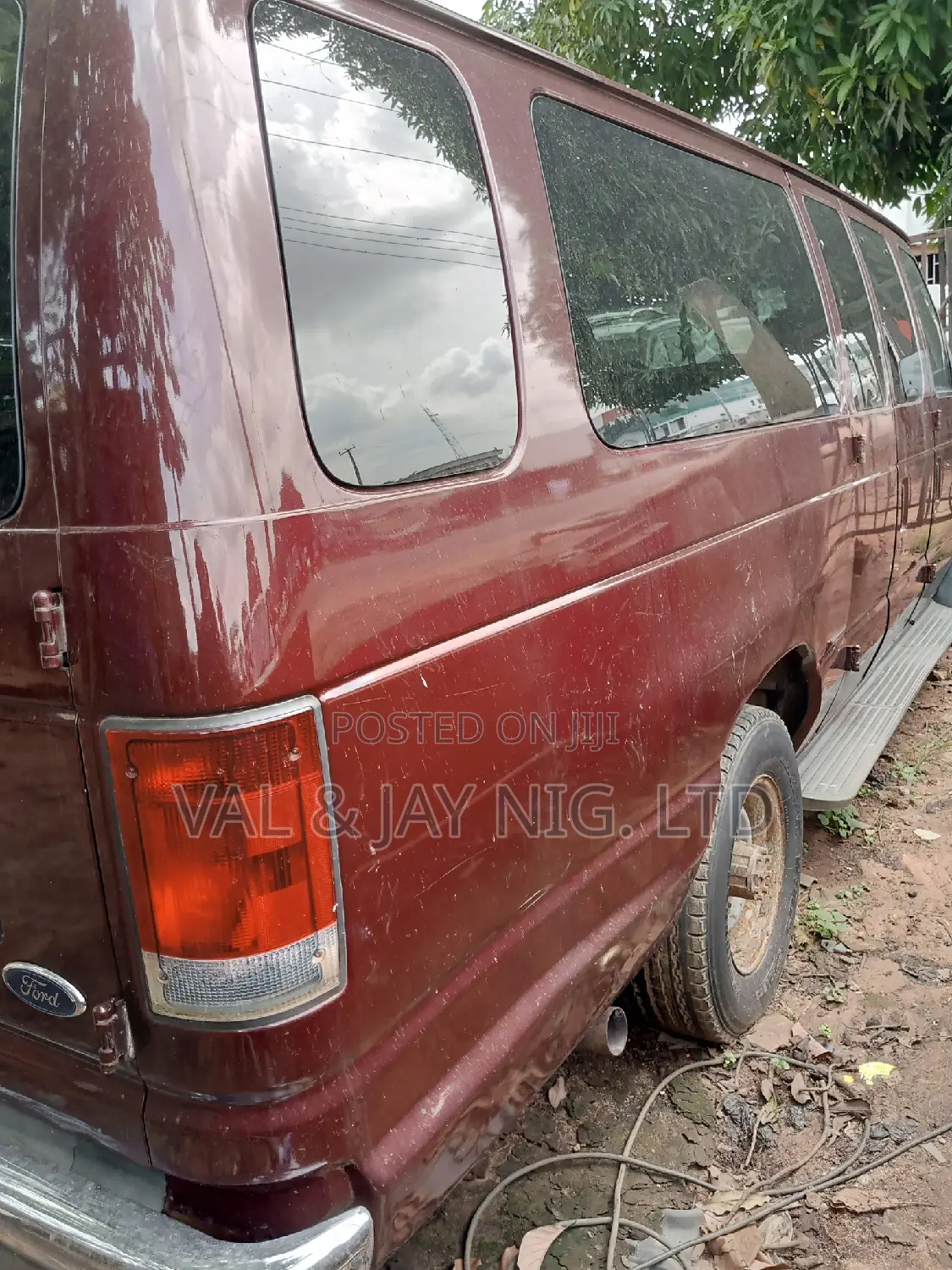 Ford Excursion 2006 Red
