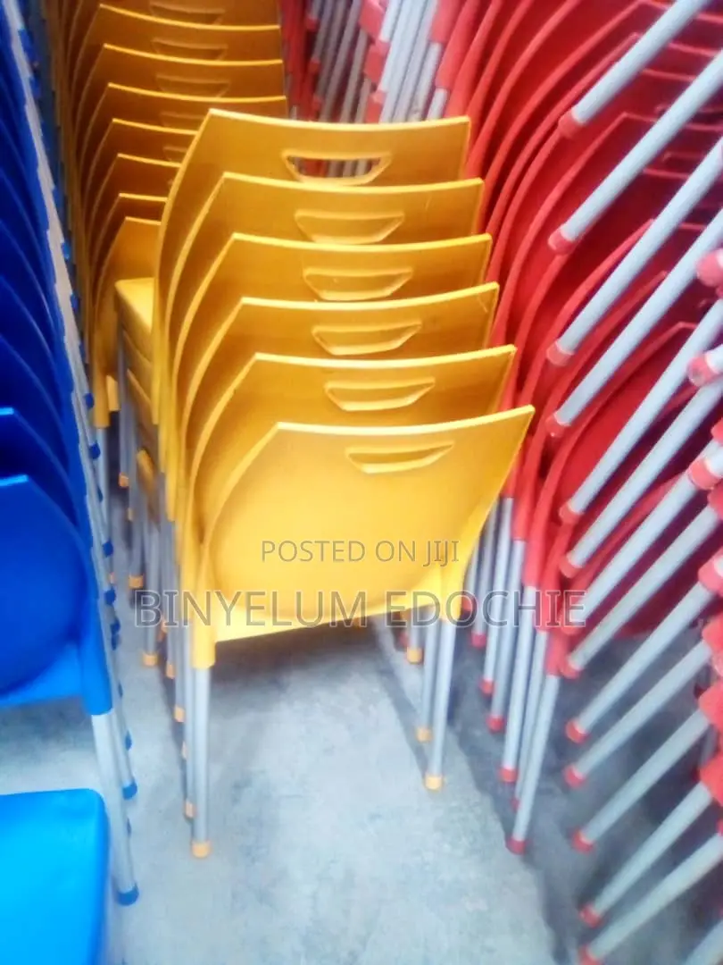 Plastic Chairs With Metal Leg