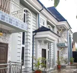 8bdrm Block of Flats in Irete , Owerri , Imo for sale