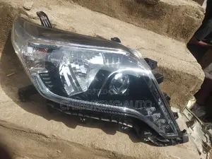 Headlamp Toyota Land Cruiser Parado 2014