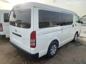 Toyota HiAce 2014 White