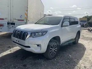 Photo - Toyota Land Cruiser Prado 2022 White