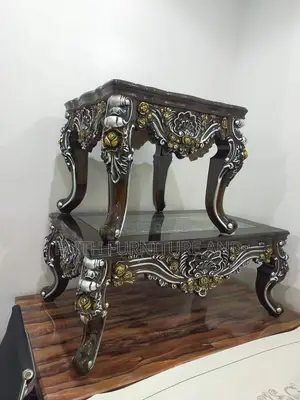 Royal Center Table and 1 Side Stools