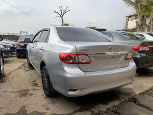 Toyota Corolla LE Special Edition 4dr Sedan (1.8L 4cyl 4A) 2013 Silver