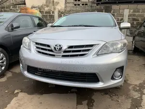 Toyota Corolla LE Special Edition 4dr Sedan (1.8L 4cyl 4A) 2013 Silver