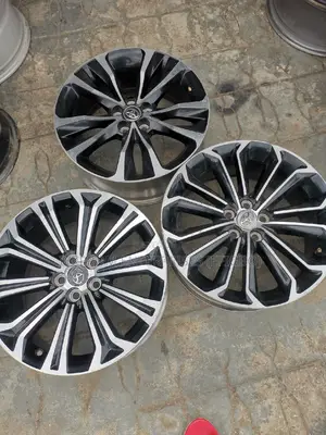 Toyota Corolla 2017/2020 17 Rim Follow Come