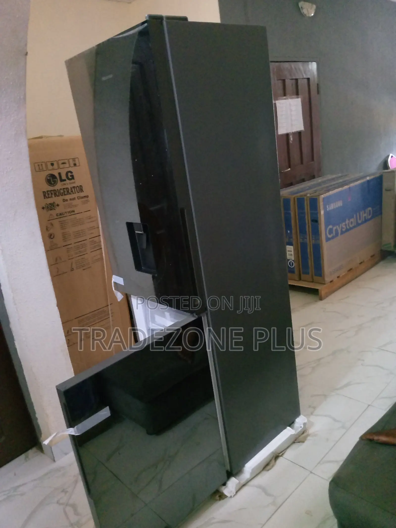 Bottom Freezer Hisense 305L Refrigerator