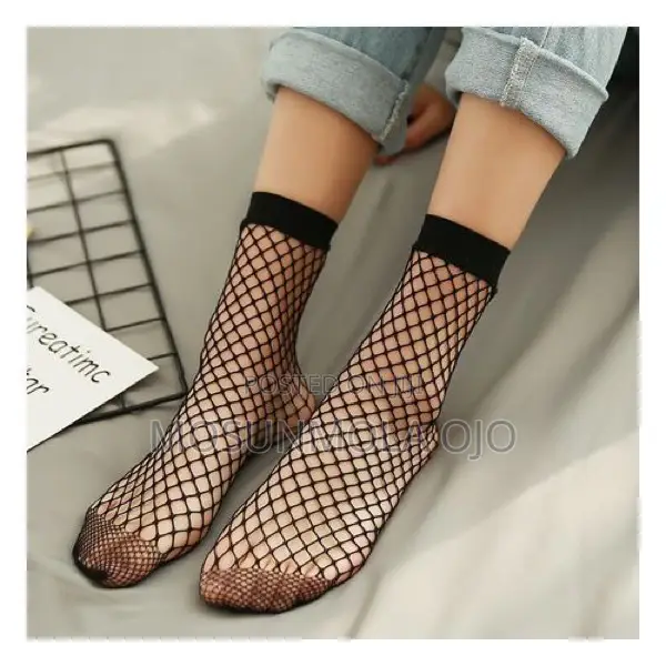 Short Female Breathable Fishnet Socks