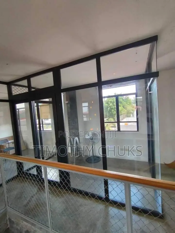 Aluminum Partitions Man