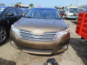 Toyota Venza AWD 2011 Gold