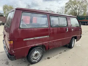 Mitsubishi L300 1996 Red