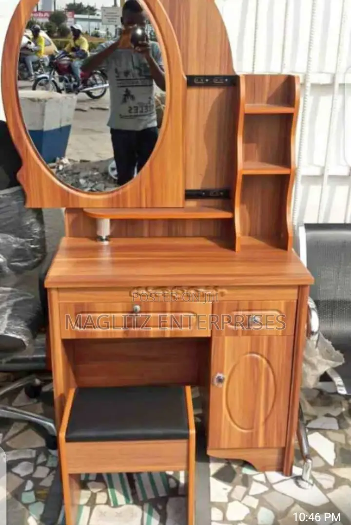 Quality Mirror With Chair