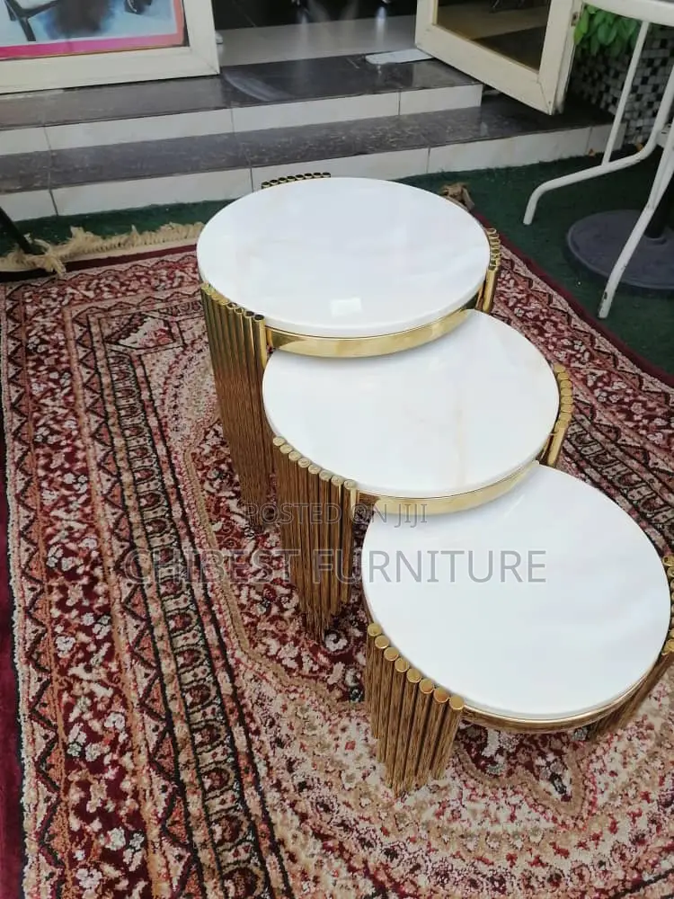 Standard Center Table With Side Stools