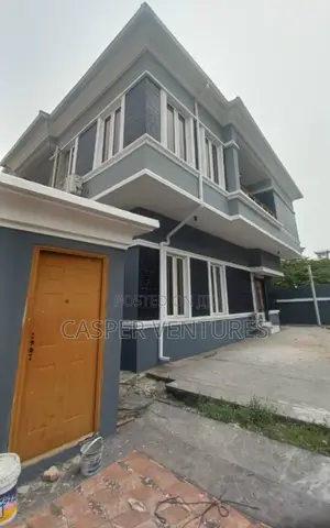 4bdrm Duplex in Chevron for rent
