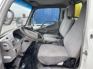 Toyota Regius 2006