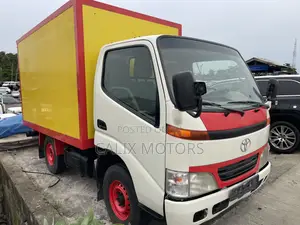 Toyota Regius 2006