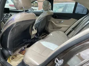 Mercedes-Benz C300 2016 Brown