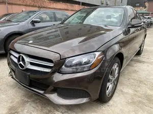 Mercedes-Benz C300 2016 Brown
