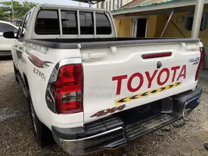 Toyota Hilux 2020 White