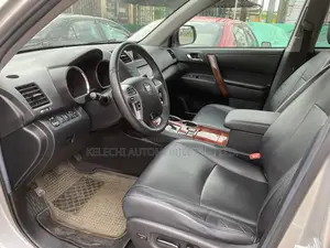 Toyota Highlander Limited 3.5l 4WD 2013 Silver