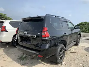 Toyota Land Cruiser Prado 2022 Black