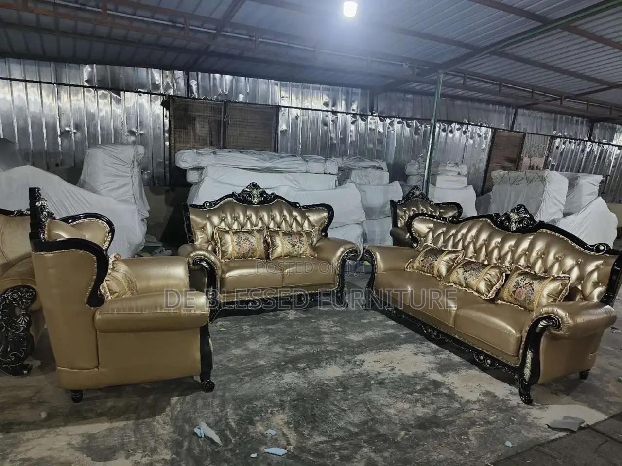 Royal Settees