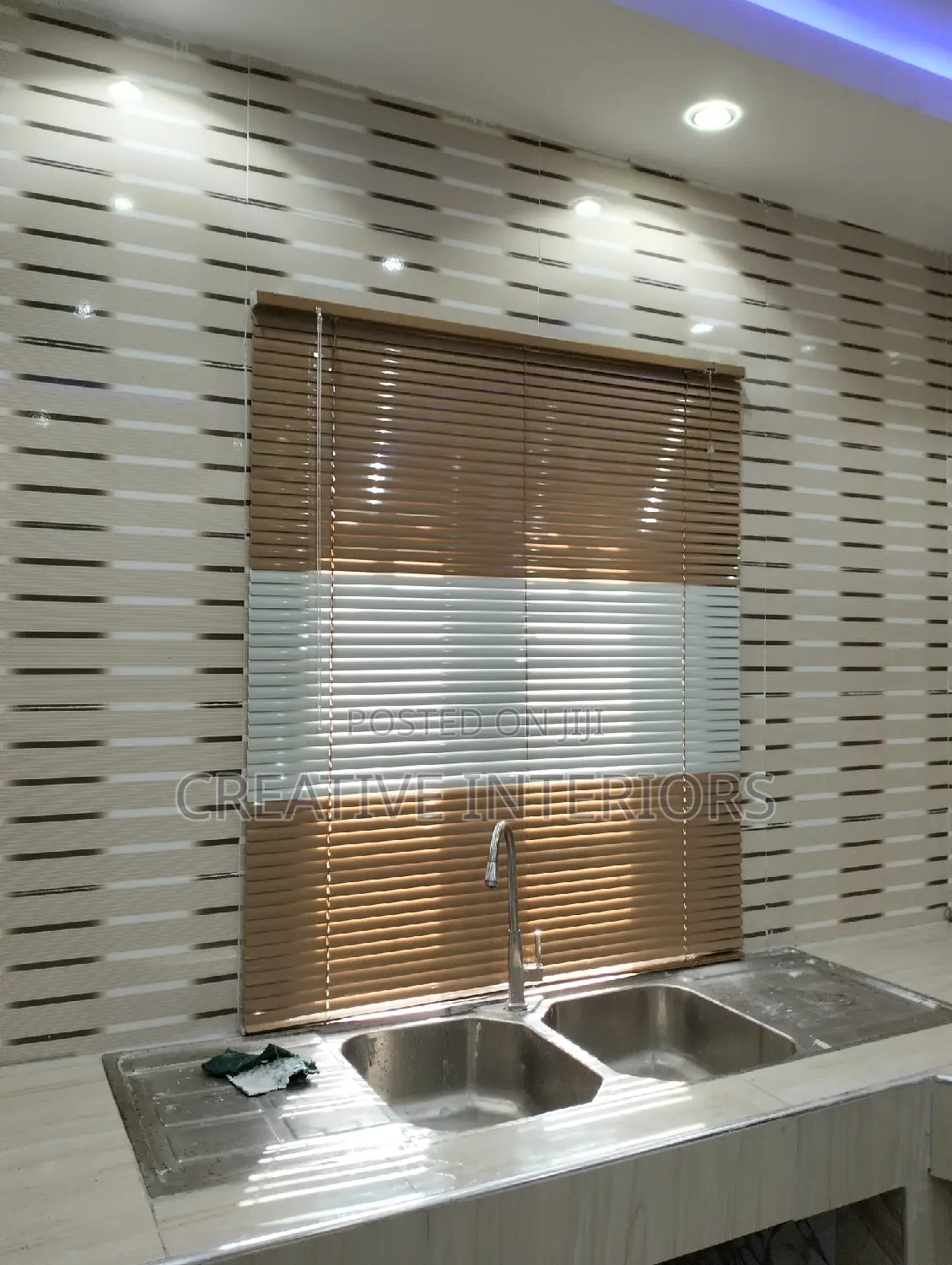 Quality 25mm Vernetian Adjustable Window Blinds.