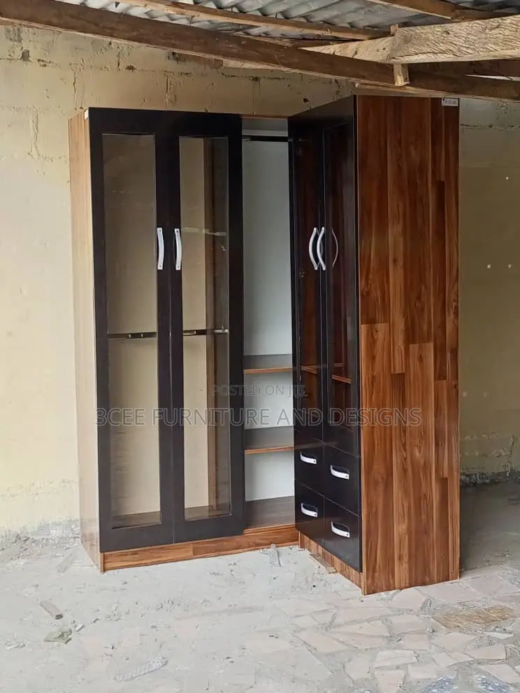Wardrobe With Glass Face