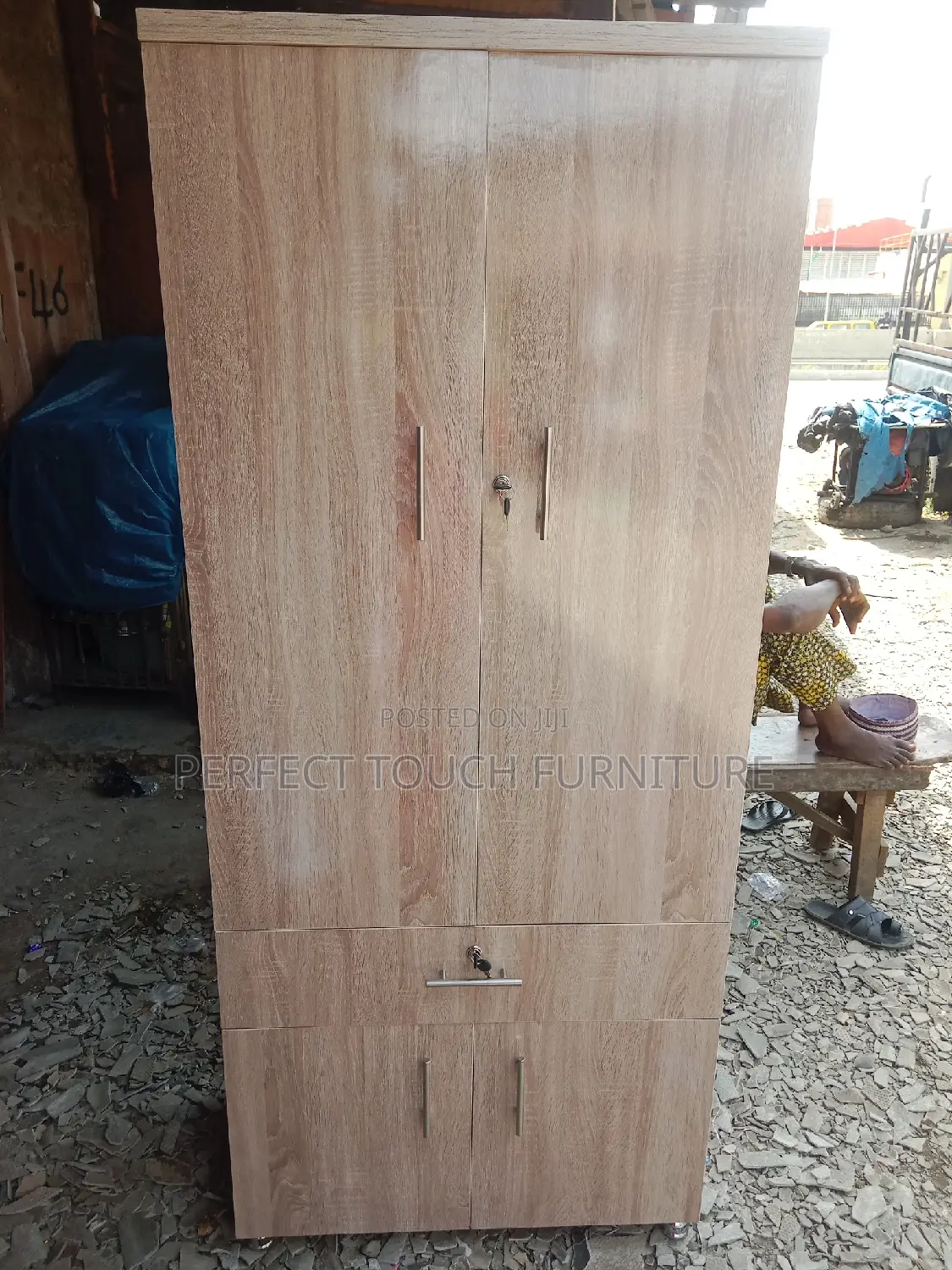 32" Wardrobe