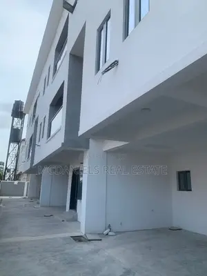 4bdrm Townhouse in Victoria Island Extension for Sale