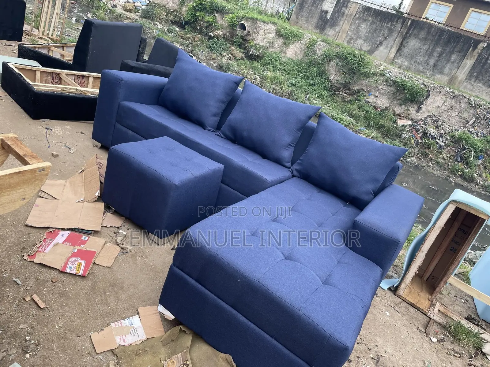 A 6 Seater Sofa With Center Puff