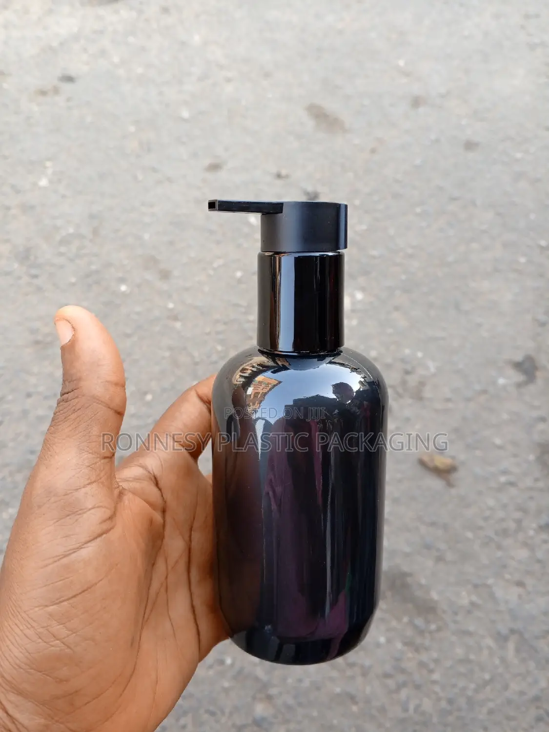 Imported 250ml Black Plastic Bottle Pump Cap
