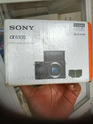 Sony A6100 With 16-50mm Lens