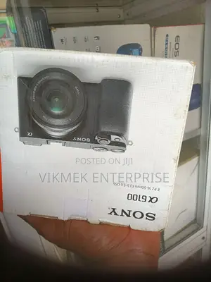 Sony A6100 With 16-50mm Lens